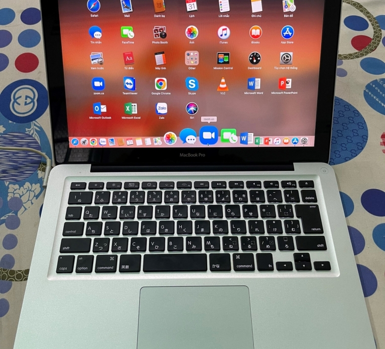 MACBOOK PRO i5/ RAM 6GB/ HDD 500GB, PHÍM LED, NGOẠI HÌNH ĐẸP KENG