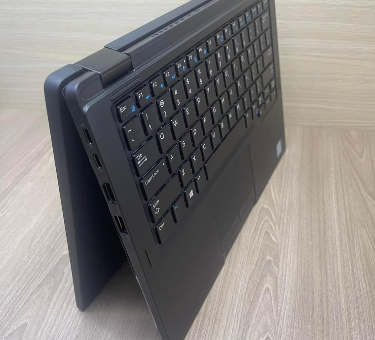 DELL 7390 2 in 1 Cảm ứng| i7 thế hệ 8| Ram khủng 16GB| SSD 256GB| Mở khoá khuôn mặt, Vân Tay